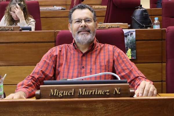 Cartistas rabiosos por ser tildados de “colorratas”, analizan suspender a opositor - Política - ABC Color