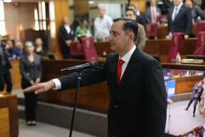 Video: jura como “honorable” cuestionado cartista en el Senado - Política - ABC Color