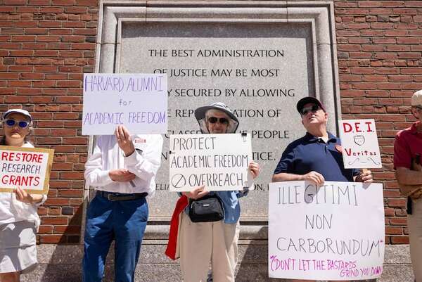 Trump reaviva su ofensiva contra la universidad de Harvard - Mundo - ABC Color