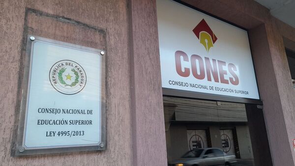 El CONES ya no habilitará carreras de instituciones que incumplen con la ANEAES - El Trueno