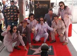 Los Bukis reciben una estrella en Hollywood dedicada a la comunidad inmigrante en EE.UU. - Música - ABC Color