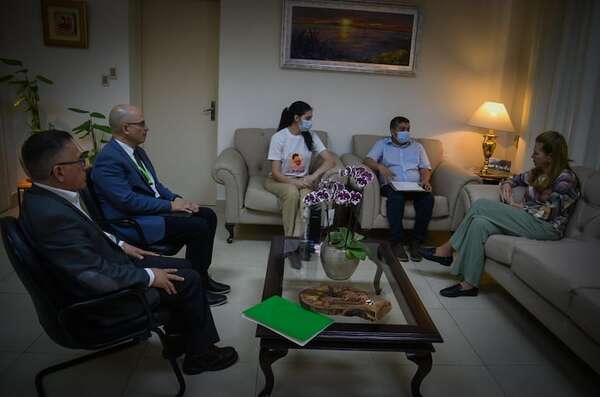 Padres de Bianca se reunieron con la ministra de Salud para tratar trasplante pediátrico - Nacionales - ABC Color