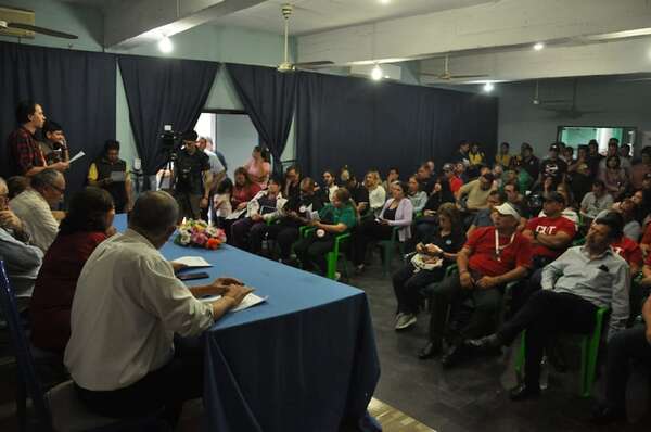 Sindicatos anuncian Congreso y no descartan una huelga general - Economía - ABC Color