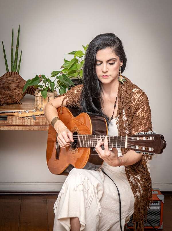 Mónica Elizeche: “Yo cargo la bandera de América Latina” - Música - ABC Color