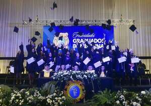 Egresados de UASS abrazan su vocación de servicio - Empresariales - ABC Color