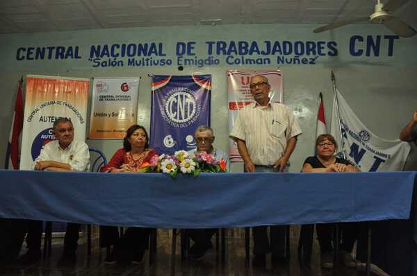 Trabajadores convocan a congreso unitario y no descartan huelga general