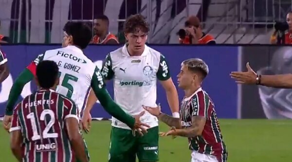 Versus / El momento 'rústico' de Gustavo Gómez con el venezolano Soteldo