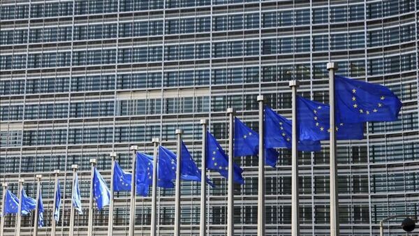 La UE emplaza a China a dialogar sobre comercio pero avisa que "protegerá sus intereses"