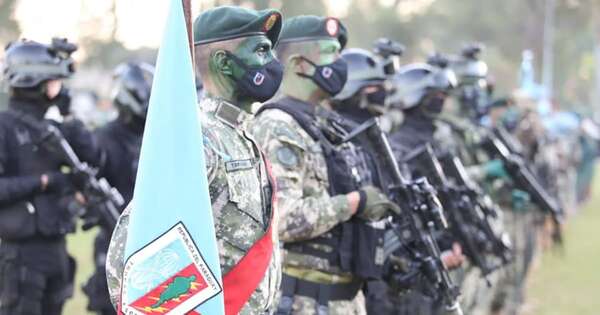 Diario HOY | Cartes rinde homenaje al Ejército Paraguayo en su día
