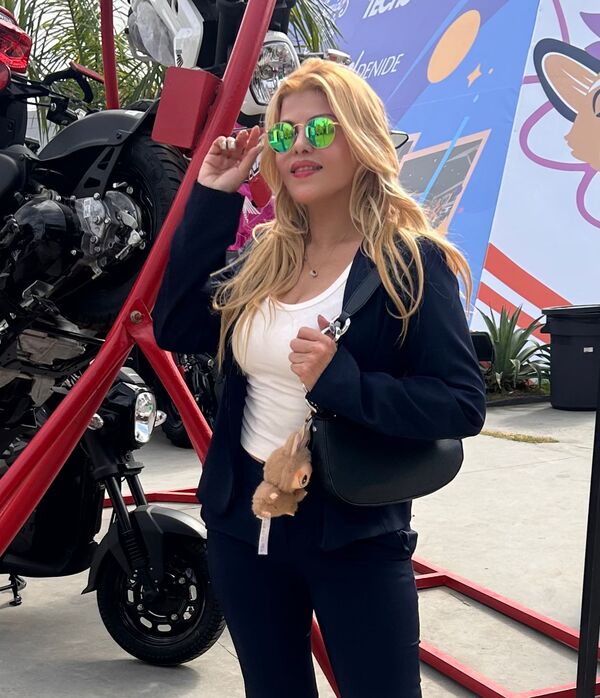 Popular / Karina Cardozo se une a la lujosa moda "labubu"
