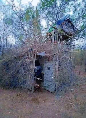 Construyó su casa en el monte debido a que no tenia para pagar el alquiler