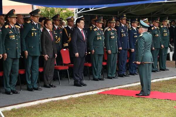 Cartes recuerda y felicita al Ejército Paraguayo en su día - ADN Digital