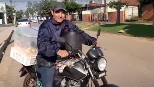 El Rey de las Empanadas, de Oviedo, recuperó su moto robada y volvió al trabajo