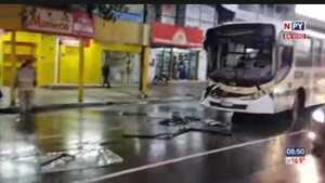 Violento choque de colectivos sobre Eusebio Ayala deja cuatro heridos