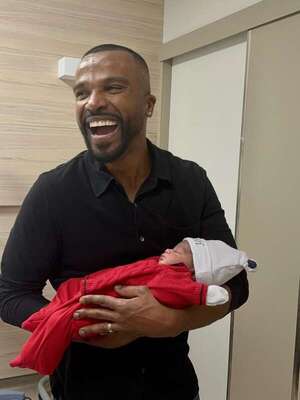 ¡Alexandre Pires se estrena como abuelo! - Gente - ABC Color
