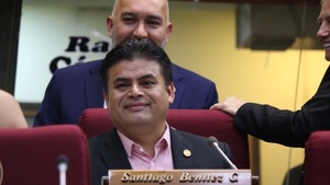Viuda de Leo Veras acusa de intento de soborno a diputado colorado