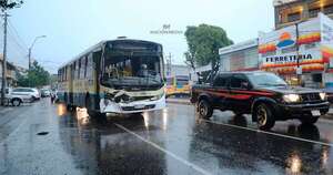 Diario HOY | Dos colectivos chocan y dejan a cinco personas heridas