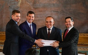 Ejecutivo presenta paquete de leyes para «transformar el Estado paraguayo»