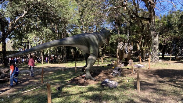 Dino Aventura muestra la prehistoria a chicos y grandes con tecnología de vanguardia