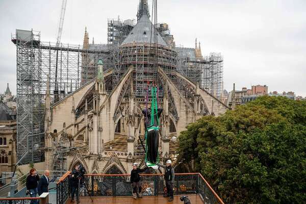 Notre Dame recupera sus 16 estatuas originales antes de la reapertura - Viajes - ABC Color