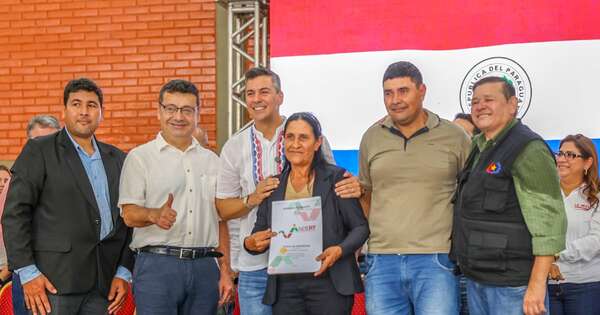 La Nación / Tras 70 años de espera, beneficiarios de colonia Andrés Barbero recibirán título de propiedad