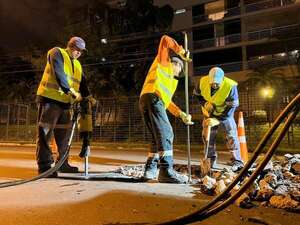Essap reemplaza tapas de los alcantarillados por unas de plástico reciclado - Nacionales - ABC Color