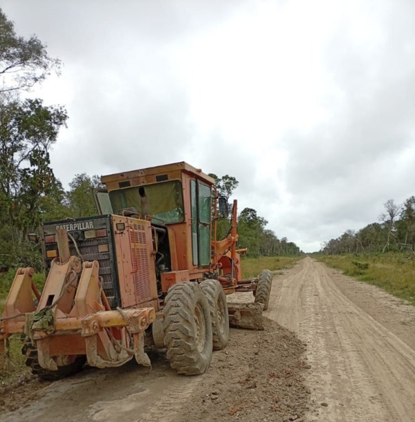 Comunidades chaqueñas reciben mejoras en caminos y provisión de agua potable