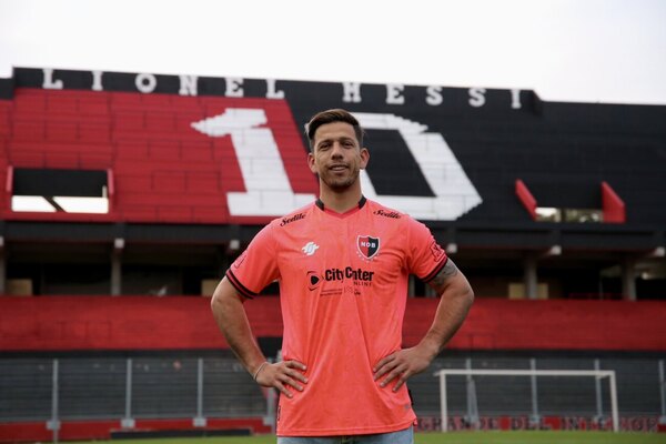 Versus / Newell's da una bienvenida con lujo de detalles a Juan Espínola