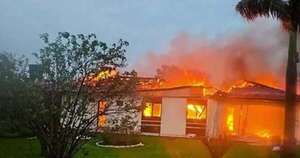 La Nación / La caída de un rayo provocó un incendio que consumió una vivienda en Nueva Toledo
