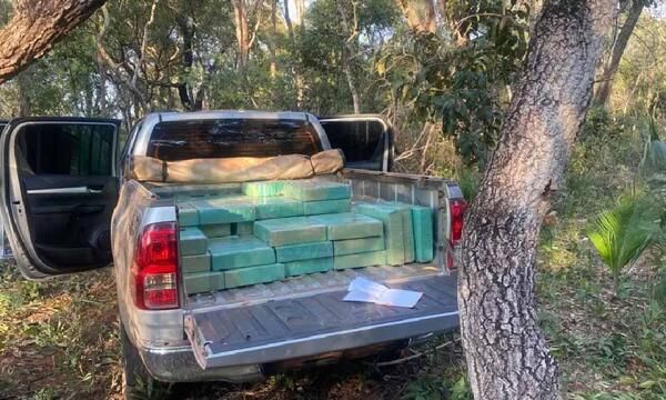 Organización narco abandona camioneta repleta de panes de marihuana en Amambay – Prensa 5