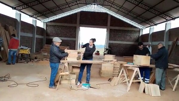 Impulsan la producción de miel en Nueva Alborada con entrega de cajas apícolas