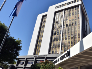 Asunción en riesgo por deuda millonaria