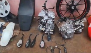 Policía desmantela taller clandestino de motos robadas en Ñemby