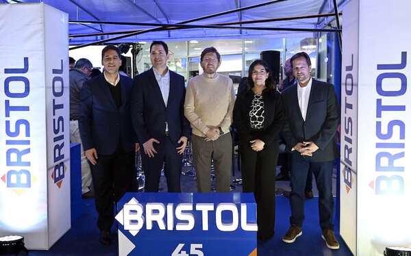 Bristol celebró su 45 aniversario con un brindis especial en la Expo - Sociales - ABC Color