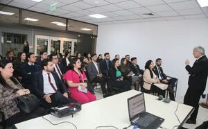 Visita guiada a estudiantes de Derecho UNE en el Poder Judicial de capital