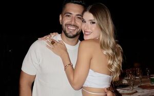 Popular / ¡Novio de Bethania Borba ligó tarjeta amarilla antes de la despedida de soltero!