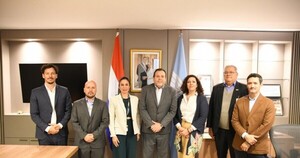 Peña festeja el regreso de Flybondi a Paraguay después de haberse ido por mal servicio