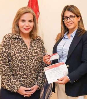 Alejandra Peralta se desafilió del Partido Colorado: ¿por qué?  - Política - ABC Color