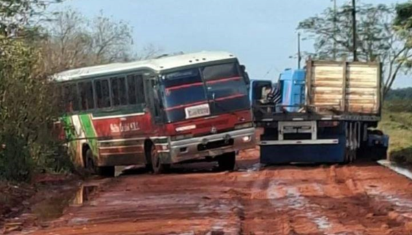 Pobladores de Borja y Mbuyapey se manifestaron frente al MOPC