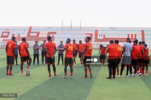 Versus / Pese a la guerra, el fútbol vuelve a algunos estadios en Sudán