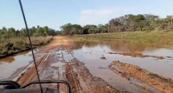 Camino de Bernardino Caballero, Atyrá, vuelve a inundarse y deja aisladas a varias familias - Nacionales - ABC Color