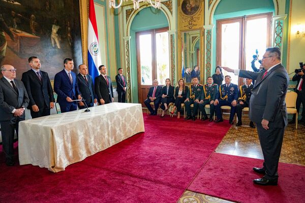 Gustavo Leite jur贸 como nuevo embajador para representar a Paraguay ante EEUU