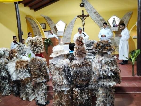 Emoción, fe y herencia viva: Emboscada celebró el Guaikurú Ñemondé en honor a San Francisco Solano  - Nacionales - ABC Color