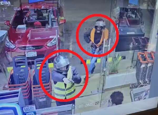 Video: tres hombres armados intentaron asaltar un Biggie en Luque - Policiales - ABC Color