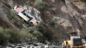 Perú: Autobús se despista, cae a un barranco y deja 15 fallecidos