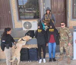 Video: dos hermanos caen con cocaína en sus maletas cuando volvían de Bolivia - Policiales - ABC Color