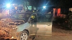 Oficial de Policía y una mujer sobreviven a violento choque de vehículos en Luque