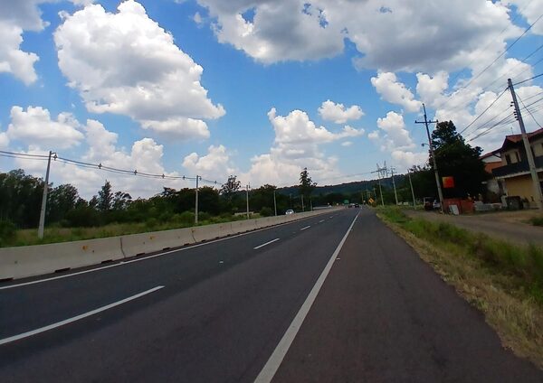 Alertan sobre elevada multa por uso indebido de la banquina - .::Agencia IP::.