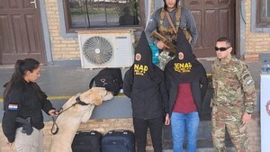 El can Sora detecta cocaína en maletas de dos paraguayos provenientes de Bolivia