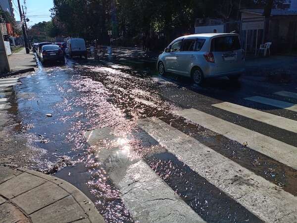 Municipalidad de Asunción vierte sus aguas a la calle - Nacionales - ABC Color
